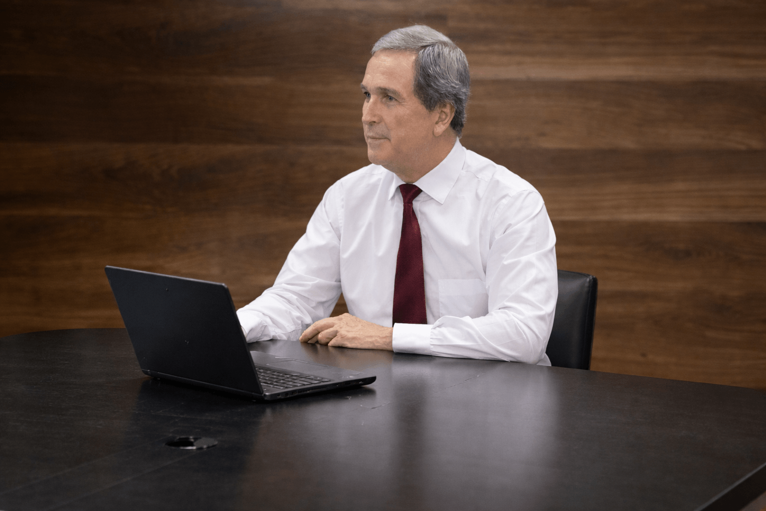 Dr. Óscar Eduardo González Camacho — Fundador y Director de Corporación GC